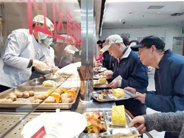 智慧養(yǎng)老飛入尋常百姓家!青島市北有137處居家養(yǎng)老服務(wù)站(圖1) 智慧養(yǎng)老飛入尋常百姓家!青島市北有137處居家養(yǎng)老服務(wù)站(圖1)